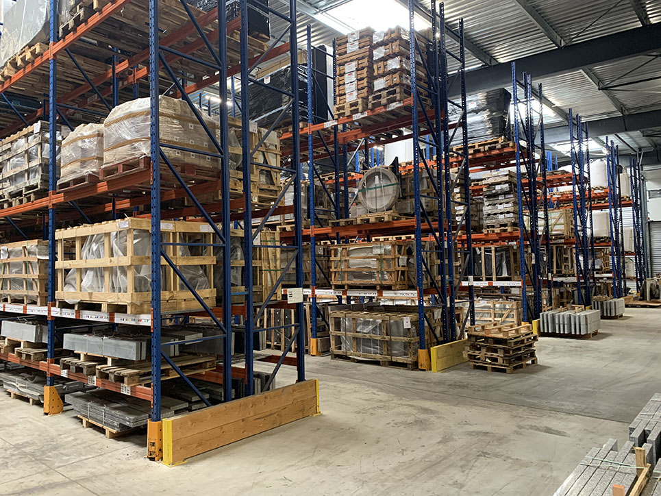 Photo montrant un entrepôt de stockage